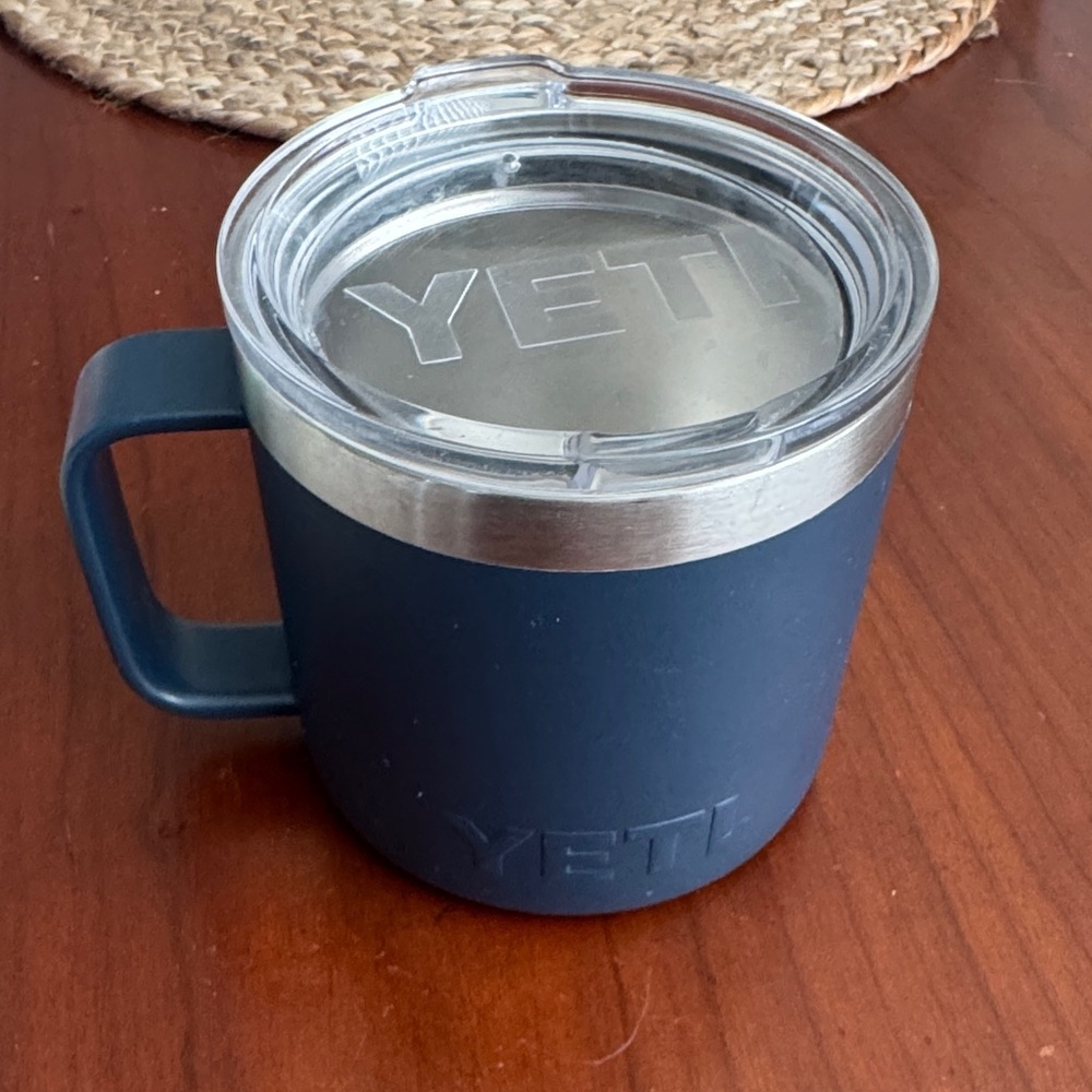 Yeti Navy Mug with Clear Lid